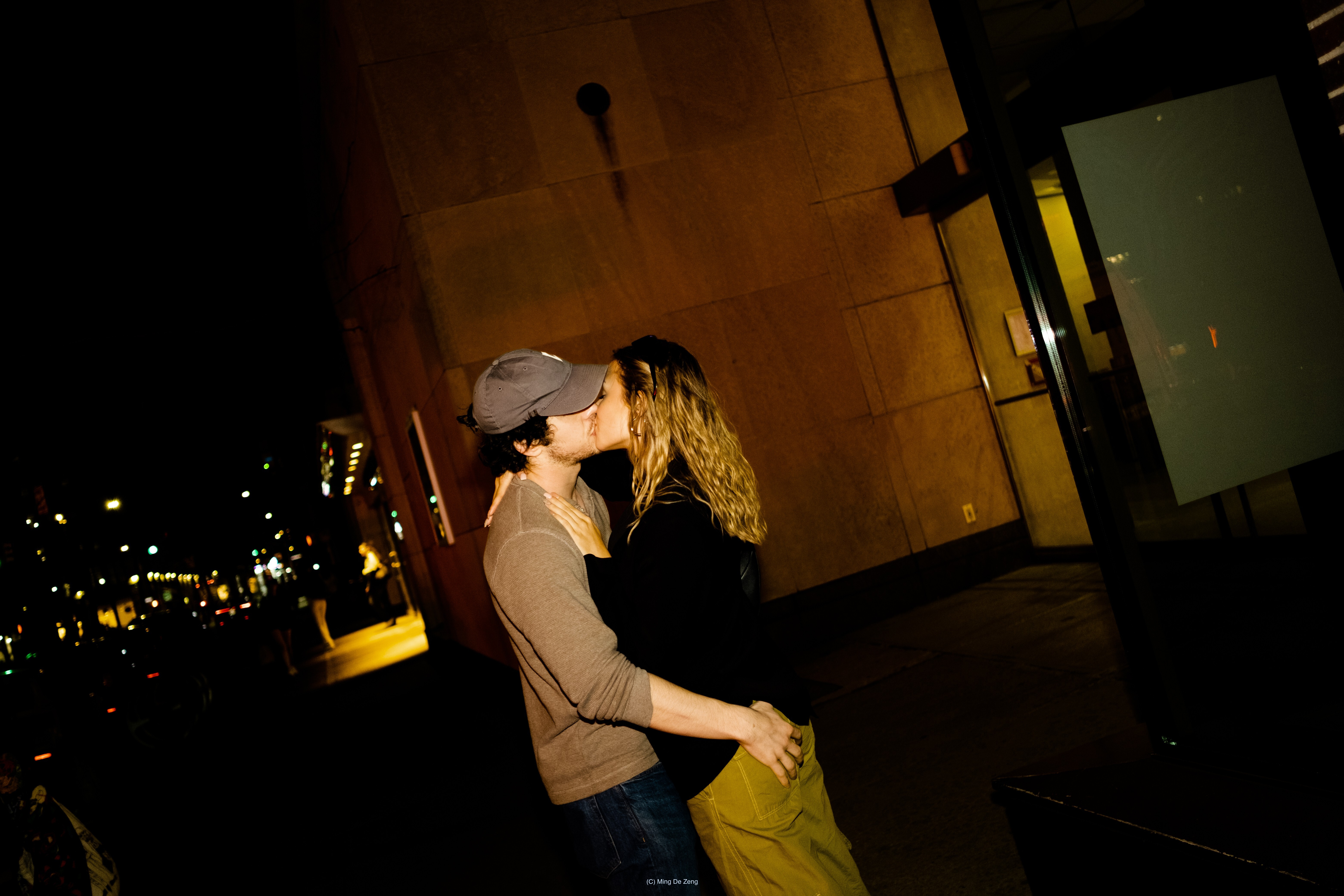 一起做梦 — 街头摄影 — 城市街头照片 7 — 一组关于擦肩而过的陌生人、脆弱连接与公共生活情绪残留的城市影像。