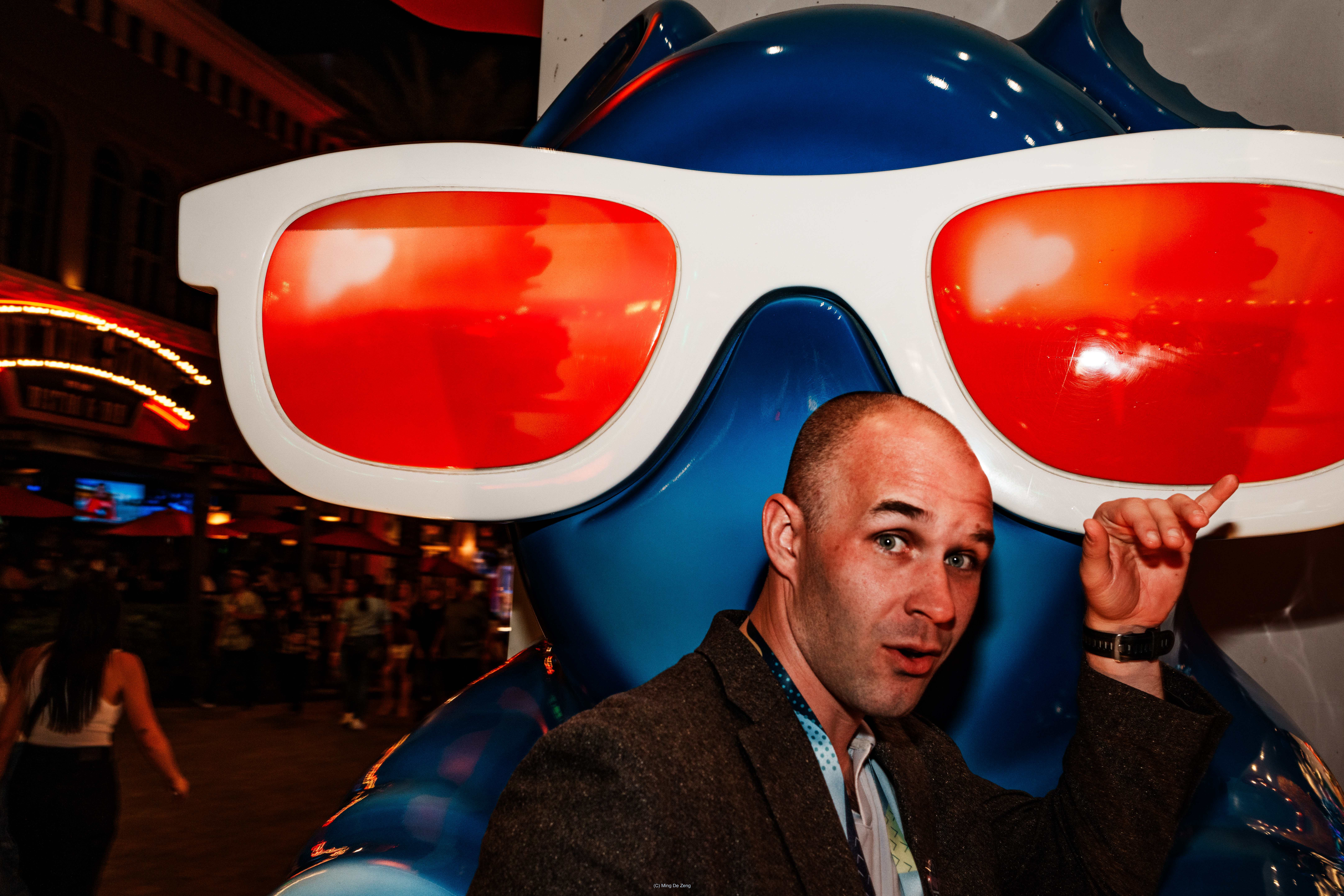 一起做梦 — 街头摄影 — 城市街头照片 9 — 一组关于擦肩而过的陌生人、脆弱连接与公共生活情绪残留的城市影像。