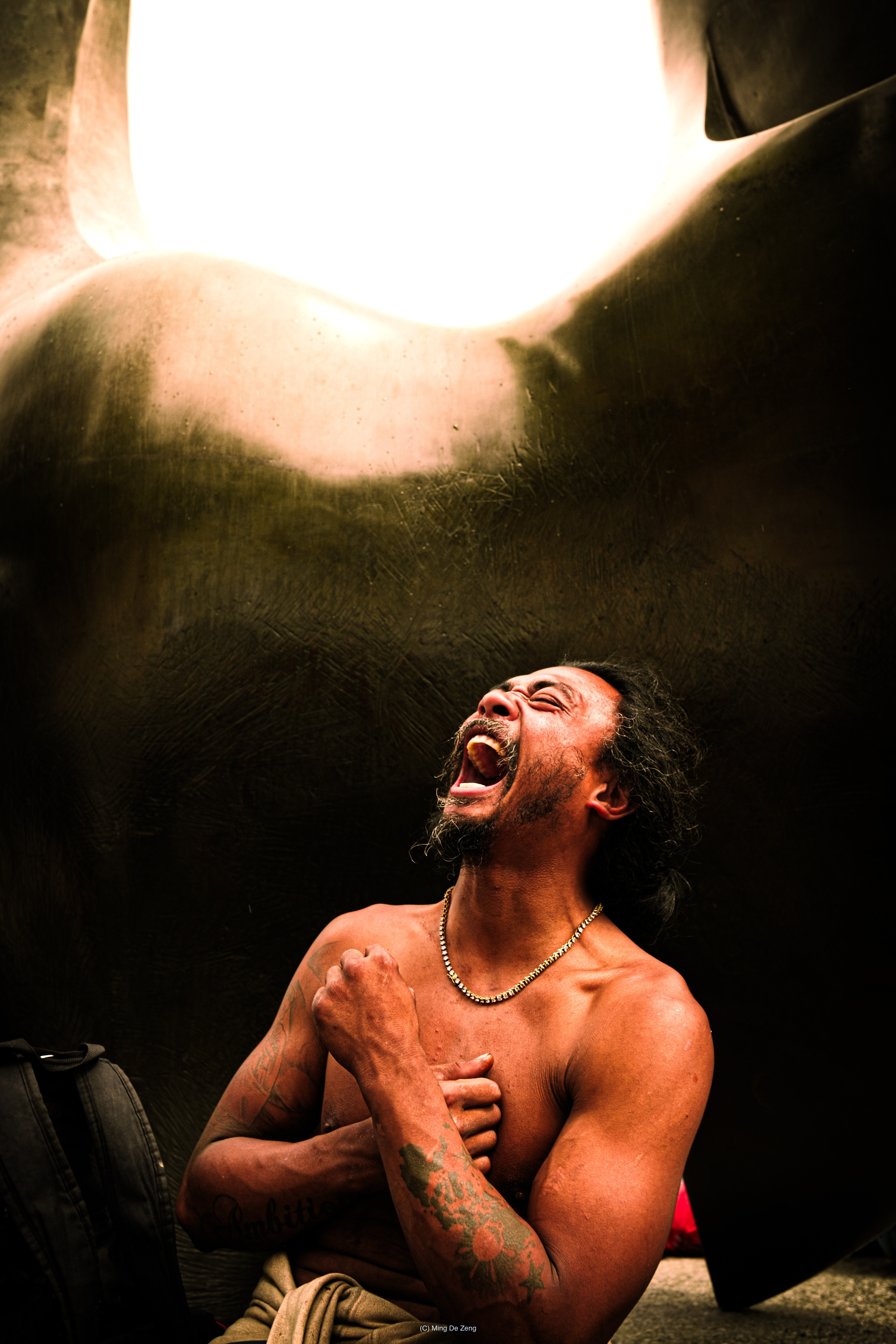 一起做梦 — 街头摄影 — 城市街头照片 13 — 一组关于擦肩而过的陌生人、脆弱连接与公共生活情绪残留的城市影像。