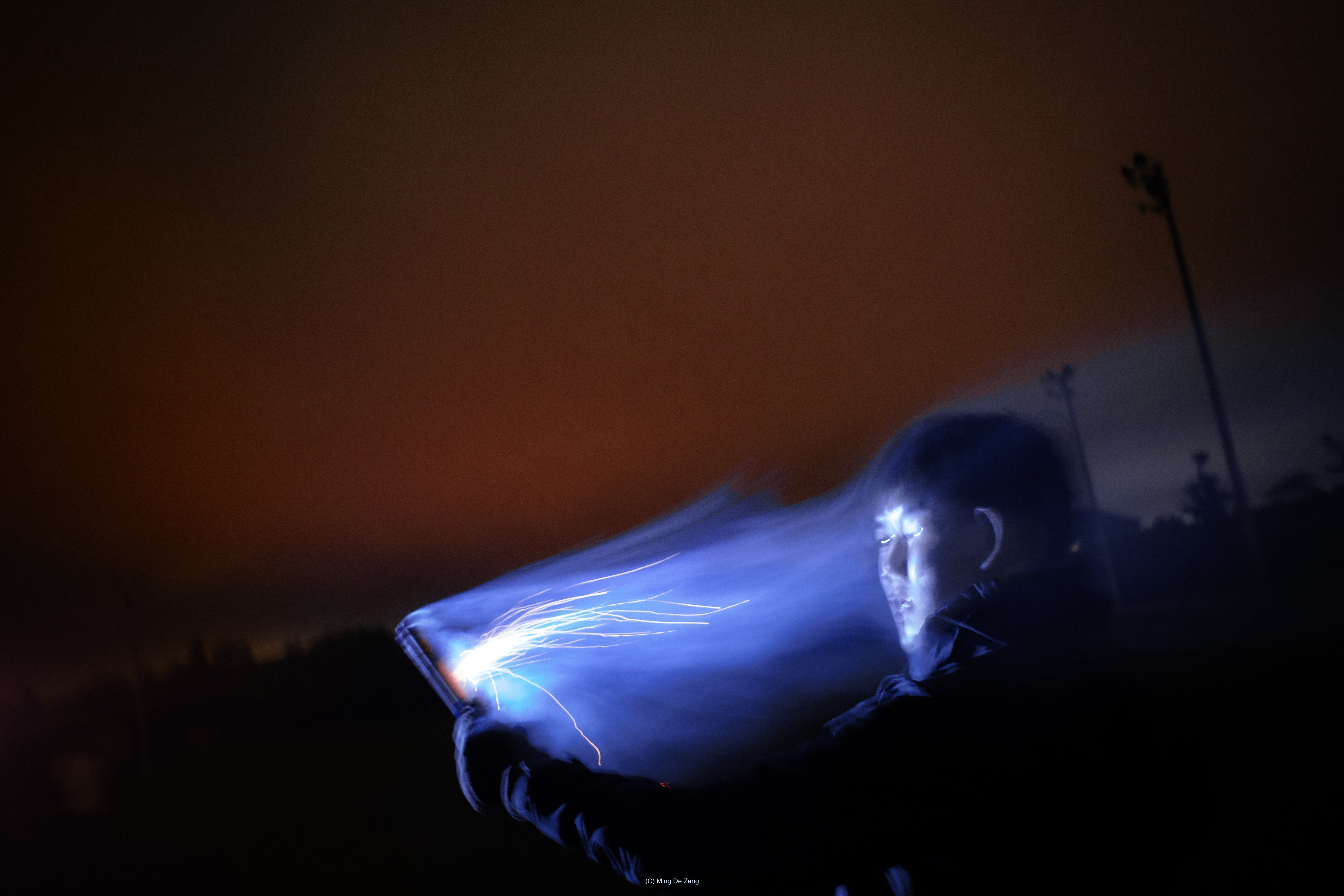 一起做梦 — 街头摄影 — 城市街头照片 16 — 一组关于擦肩而过的陌生人、脆弱连接与公共生活情绪残留的城市影像。