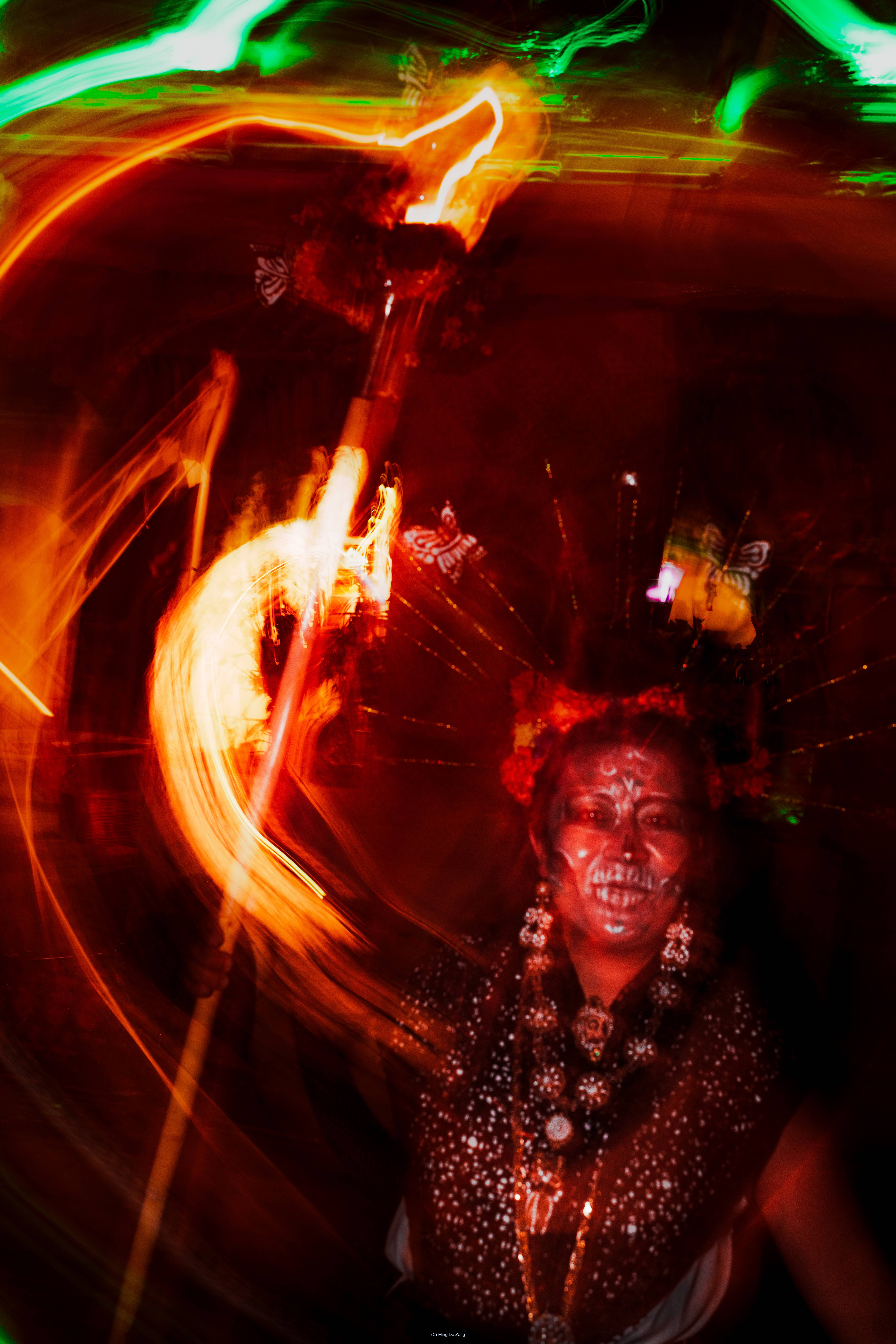 百鬼夜行 — 摄影系列 — 夜间仪式照片 4 — 一组夜间影像，将东亚的鬼怪想象与瓦哈卡对死亡的庆典式相遇并置。