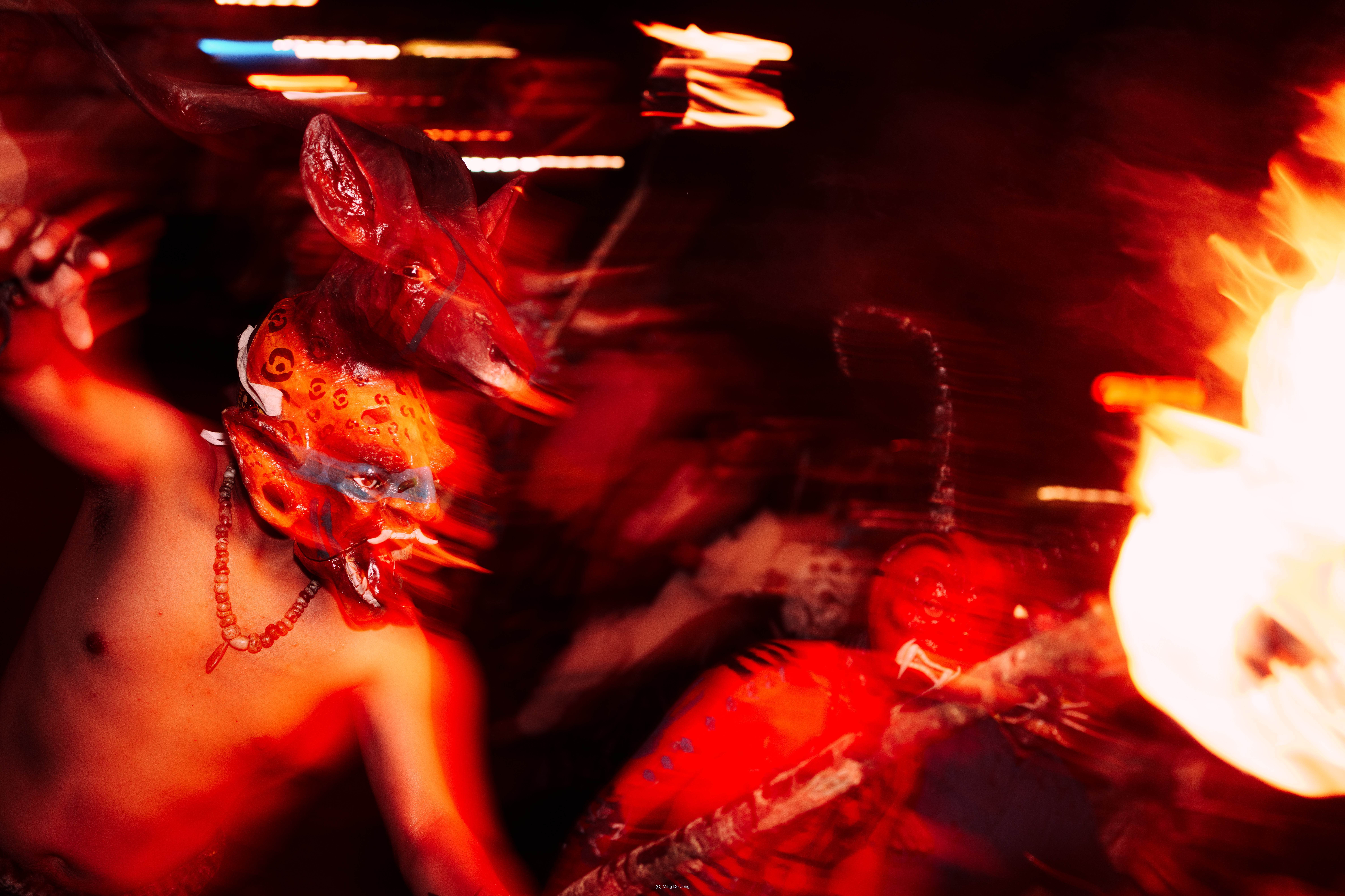 百鬼夜行 — 摄影系列 — 夜间仪式照片 7 — 一组夜间影像，将东亚的鬼怪想象与瓦哈卡对死亡的庆典式相遇并置。